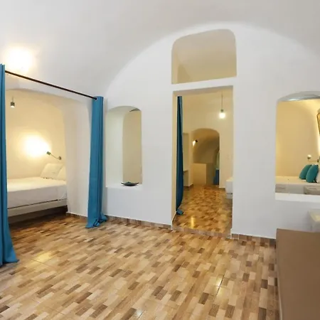 Church And Cave - Santorini Private Residences Vakantiehuis Mesariá