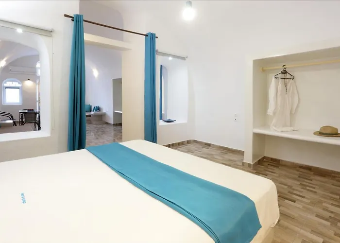 Church And Cave - Santorini Private Residences Casa de Férias Mesaria