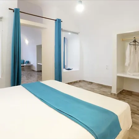 Church And Cave - Santorini Private Residences 別荘 メッサリア