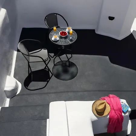 Church And Cave - Santorini Private Residences