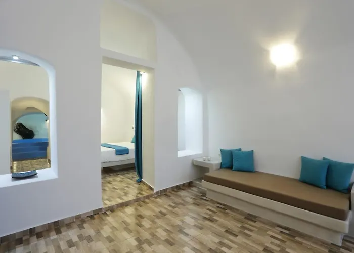 Church And Cave - Santorini Private Residences メッサリア