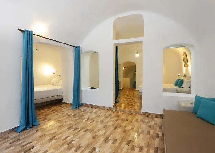 Church And Cave - Santorini Private Residences Semesterbostad Mesaria